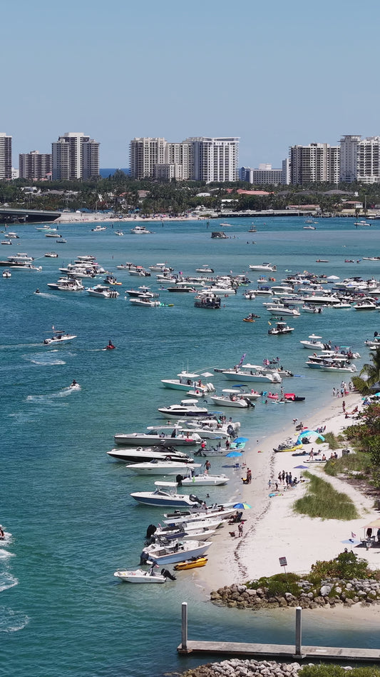 Boats lining up at Peanut Island